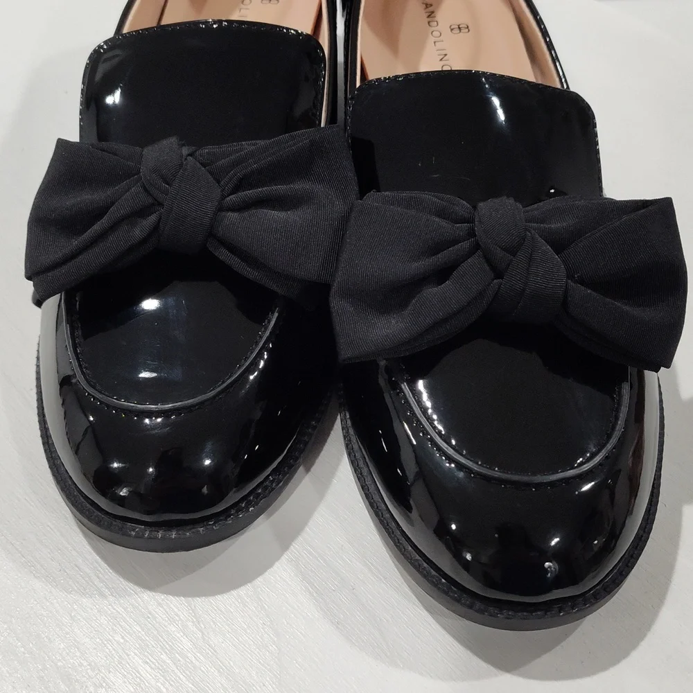 Bandolino Lindio 3 Loafer Black Patent with Bows - Picture 9 of 13